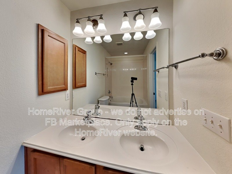 Spacious 4-Bed Glenn Heights Home with Garden Tub & Sprinkler System property image