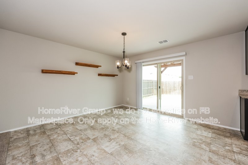 Charming 3/2 with Open Floor Plan | Huge Covered Patio | Pet Friendly property image