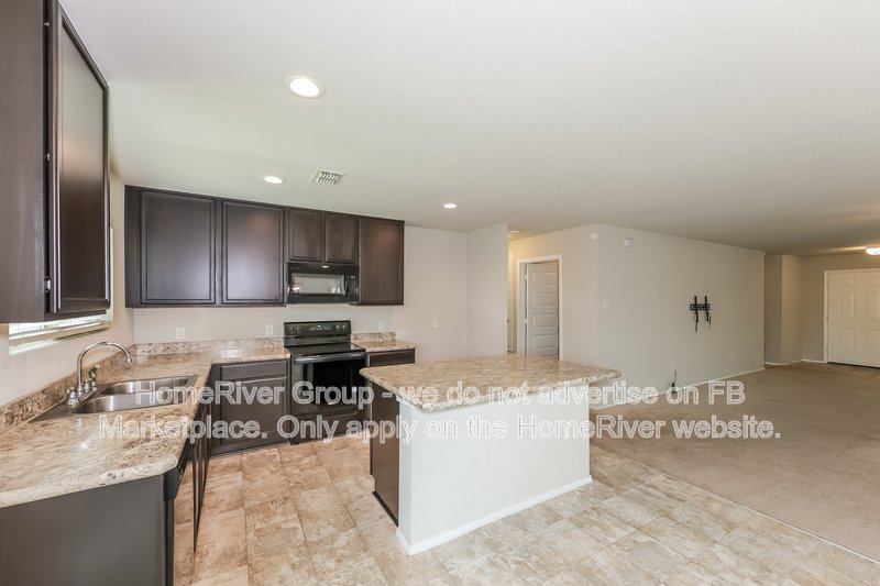 Charming 3/2 with Open Floor Plan | Huge Covered Patio | Pet Friendly property image