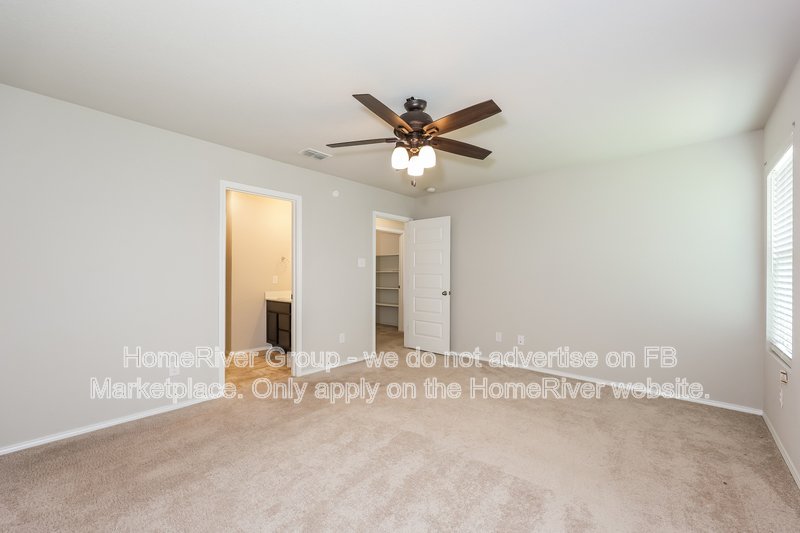 Charming 3/2 with Open Floor Plan | Huge Covered Patio | Pet Friendly property image