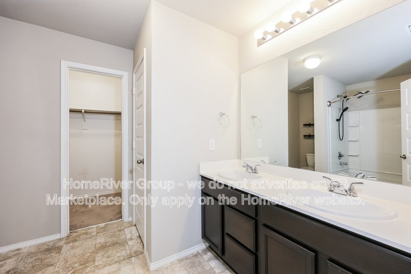 Charming 3/2 with Open Floor Plan | Huge Covered Patio | Pet Friendly property image