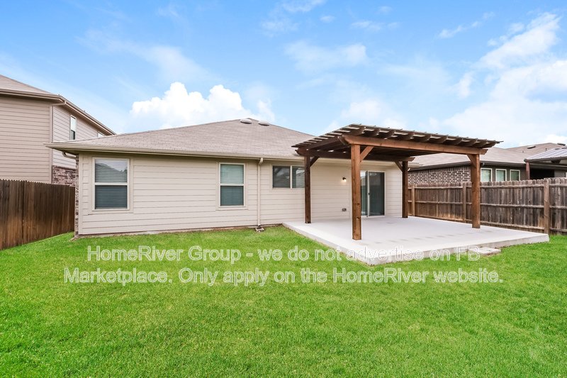 Charming 3/2 with Open Floor Plan | Huge Covered Patio | Pet Friendly property image