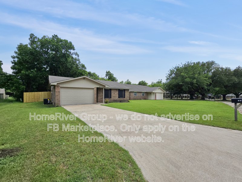 Pet Friendly!| Fenced Yard | Fridge Included property image
