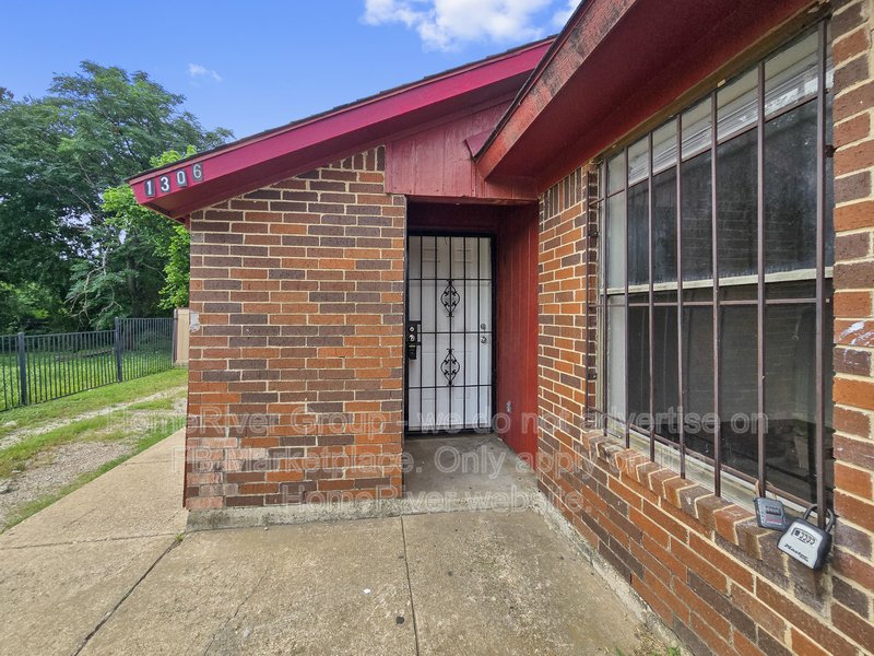 Cozy 2BR Duplex | FRIDGE | No Carpet. property image