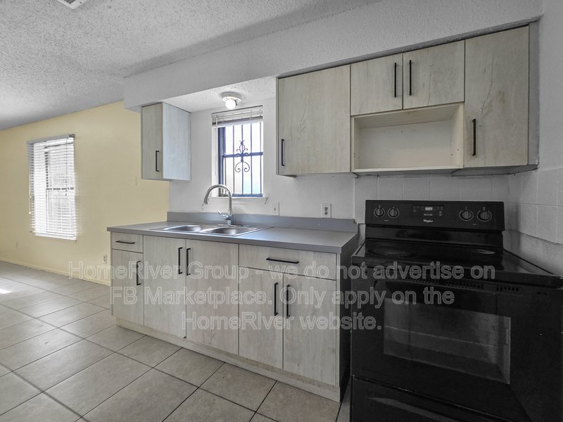 Cozy 2BR Duplex | FRIDGE | No Carpet. property image