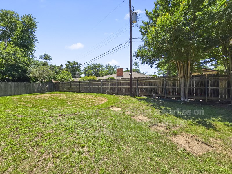 Pet Friendly | Fenced Yard | Fridge Included property image