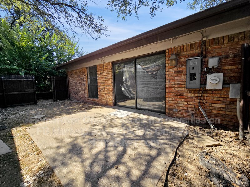 Fireplace | Fenced Back yard | Built-in Wet Bar | Attached Two-car Gar property image