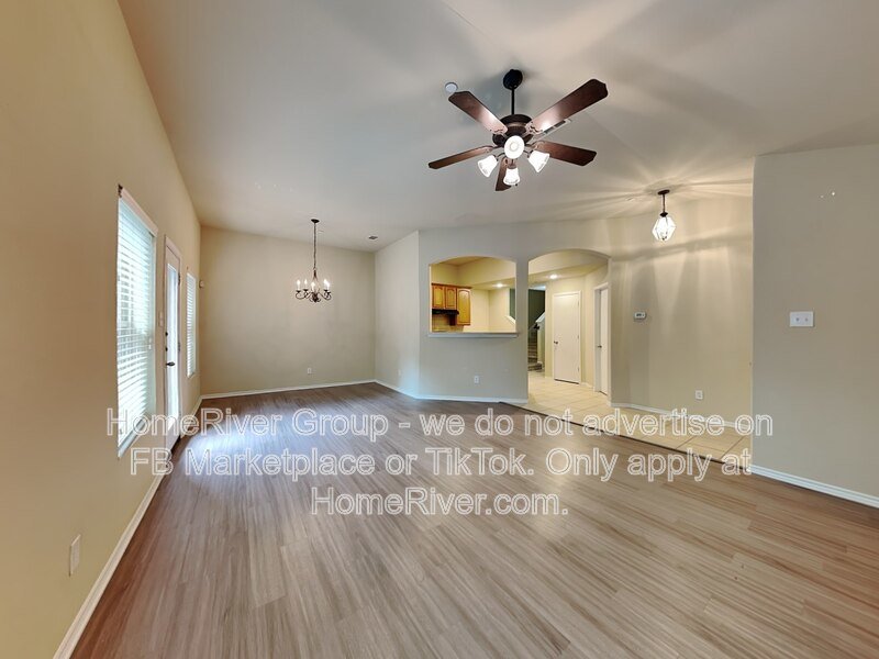 Great Location! Private fenced yard 2 Community Pools &amp;amp;amp;amp;amp;amp;amp;amp;amp;amp;a property image