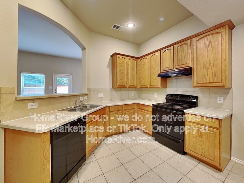Great Location! Private fenced yard 2 Community Pools &amp;amp;amp;amp;amp;amp;amp;amp;amp;amp;a property image