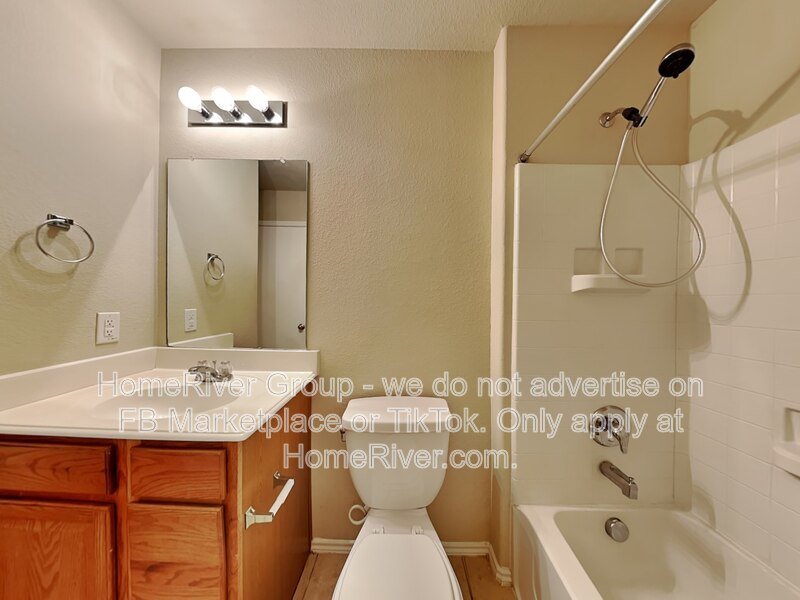 Great Location! Private fenced yard 2 Community Pools &amp;amp;amp;amp;amp;amp;amp;amp;amp;amp;a property image
