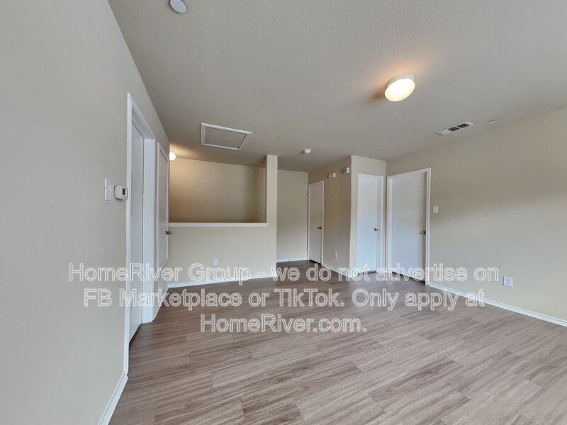 Great Location! Private fenced yard 2 Community Pools &amp;amp;amp;amp;amp;amp;amp;amp;amp;amp;a property image