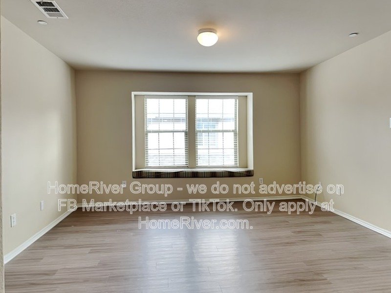 Great Location! Private fenced yard 2 Community Pools &amp;amp;amp;amp;amp;amp;amp;amp;amp;amp;a property image