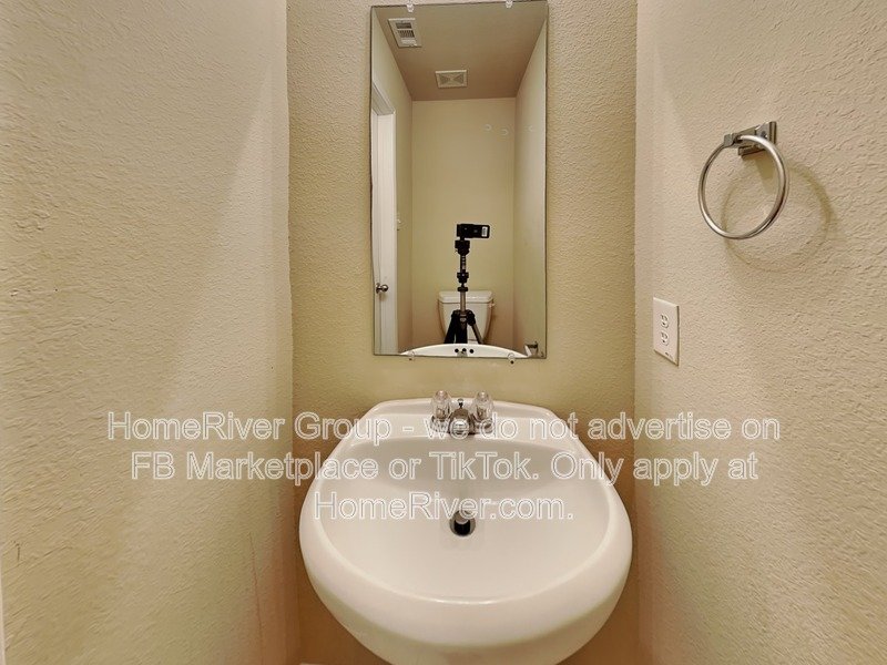 Great Location! Private fenced yard 2 Community Pools &amp;amp;amp;amp;amp;amp;amp;amp;amp;amp;a property image