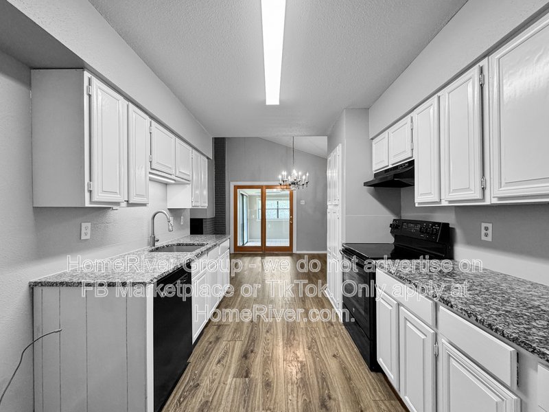 3 BR Home | Fireplace | Pet-Friendly | property image