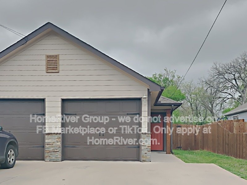 Charming Duplex - Refrigerator - Open Floorplan - Laminate flooring property image