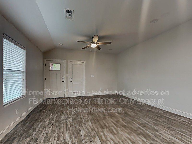 Charming Duplex - Refrigerator - Open Floorplan - Laminate flooring property image