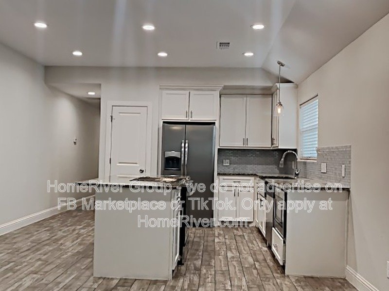 Charming Duplex - Refrigerator - Open Floorplan - Laminate flooring property image