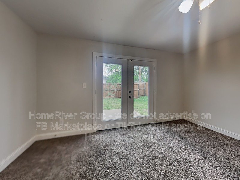 Charming Duplex - Refrigerator - Open Floorplan - Laminate flooring property image