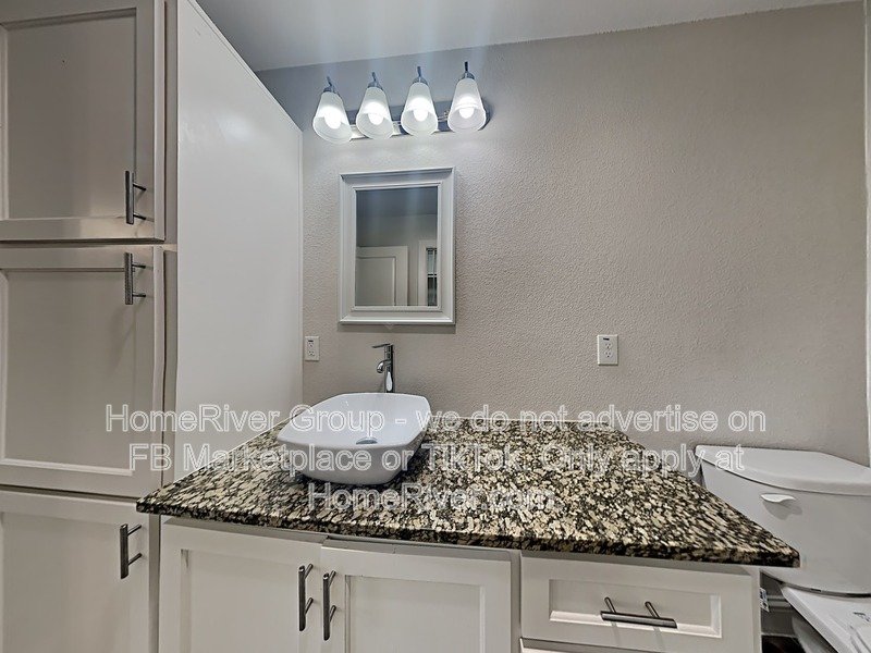 Charming Duplex - Refrigerator - Open Floorplan - Laminate flooring property image