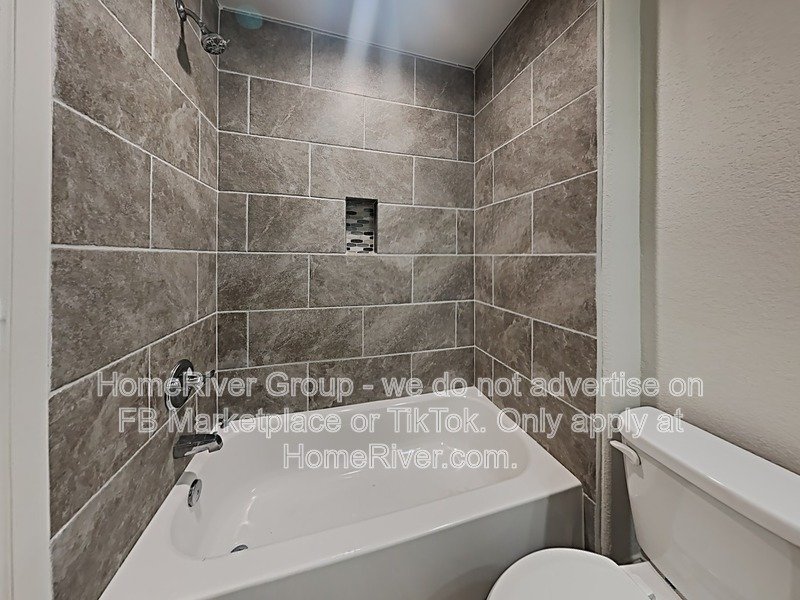 Charming Duplex - Refrigerator - Open Floorplan - Laminate flooring property image