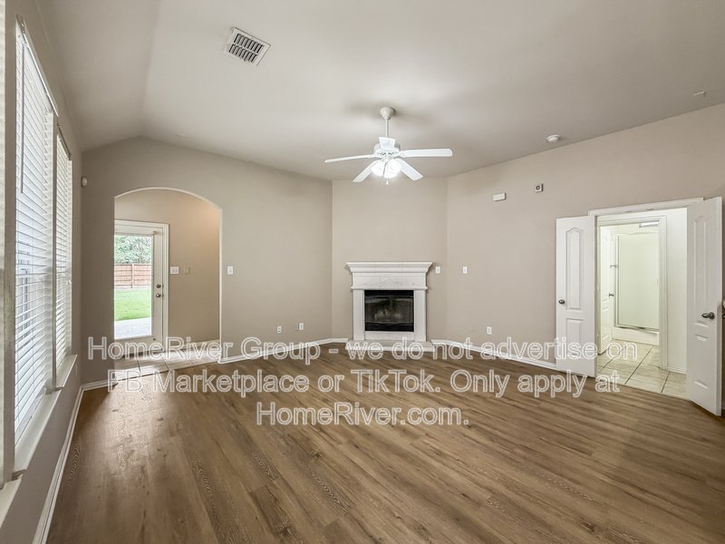 4 BR Home | Lantana Golf Course | Fireplace property image