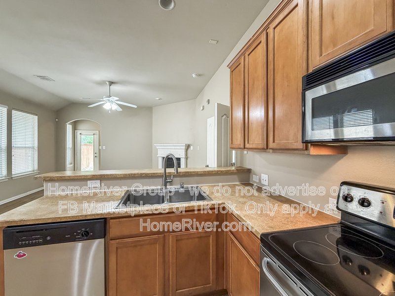 4 BR Home | Lantana Golf Course | Fireplace property image