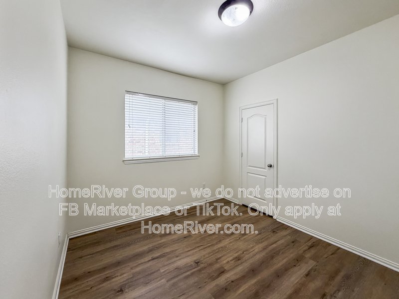 4 BR Home | Lantana Golf Course | Fireplace property image