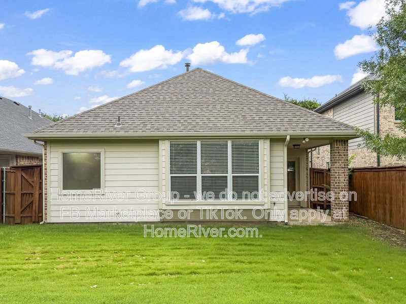4 BR Home | Lantana Golf Course | Fireplace property image