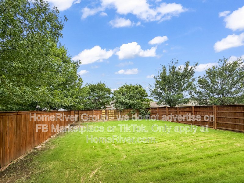 4 BR Home | Lantana Golf Course | Fireplace property image
