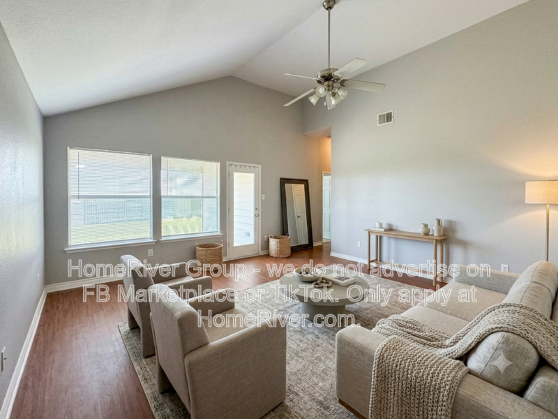 313 Charleston Dr property image