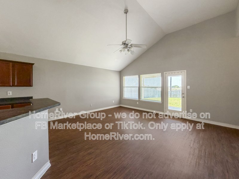 313 Charleston Dr property image