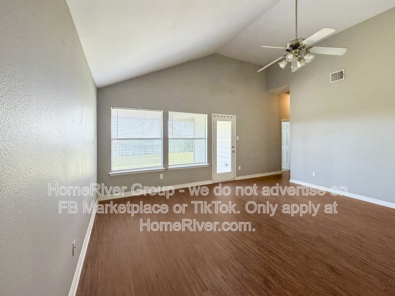 313 Charleston Dr property image