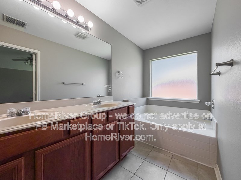 313 Charleston Dr property image