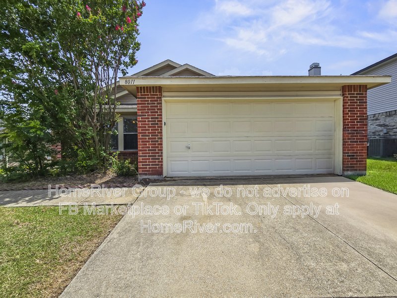 Pet-Friendly | No Carpet | Huge Fenced Backyard. property image