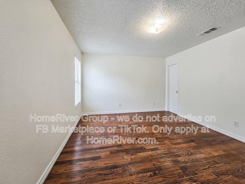 Pet-Friendly | No Carpet | Huge Fenced Backyard. property image