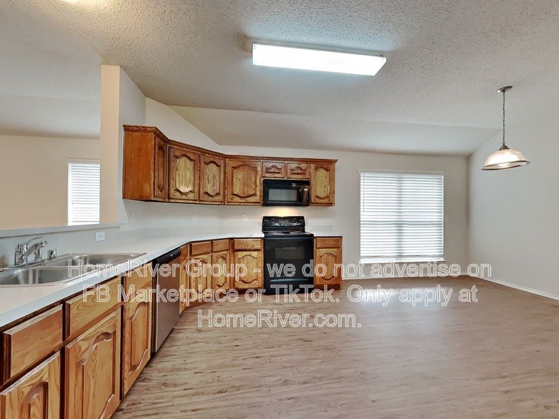 4 BR Home | Fireplace | Fenced Yard property image
