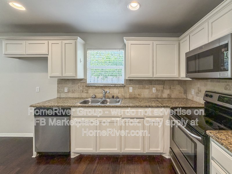 Fur Babies Welcome - Solid Surface Flooring - SS Appliances property image