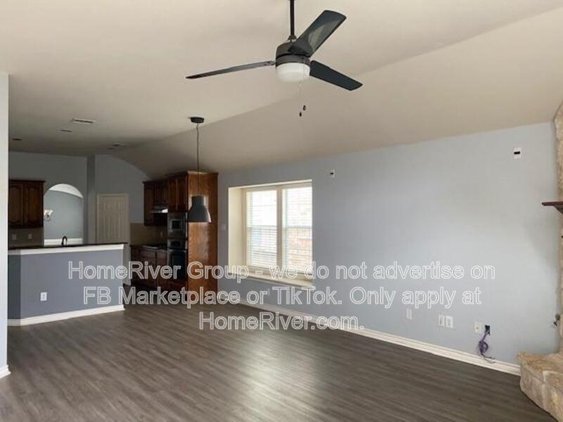 Dedicated Office | SS Appliances | Vaulted Ceilings | Fireplace property image