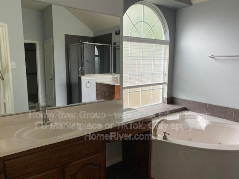 Dedicated Office | SS Appliances | Vaulted Ceilings | Fireplace property image