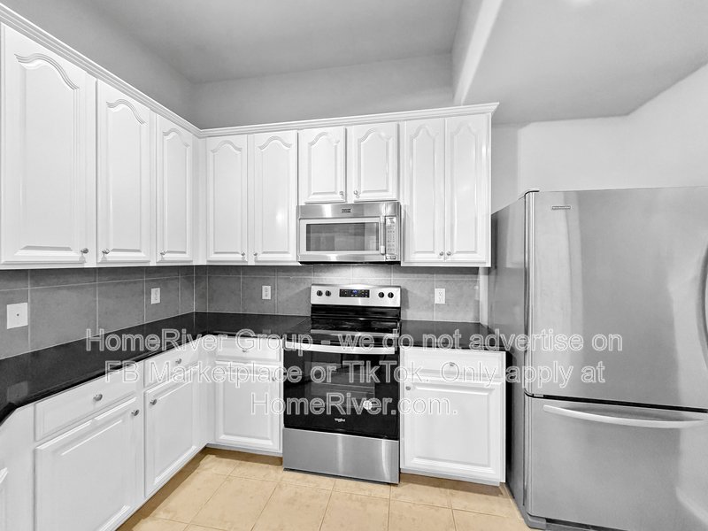 Modern Living Meets Convenience: Charming 3-Bed Townhome in Allen! property image