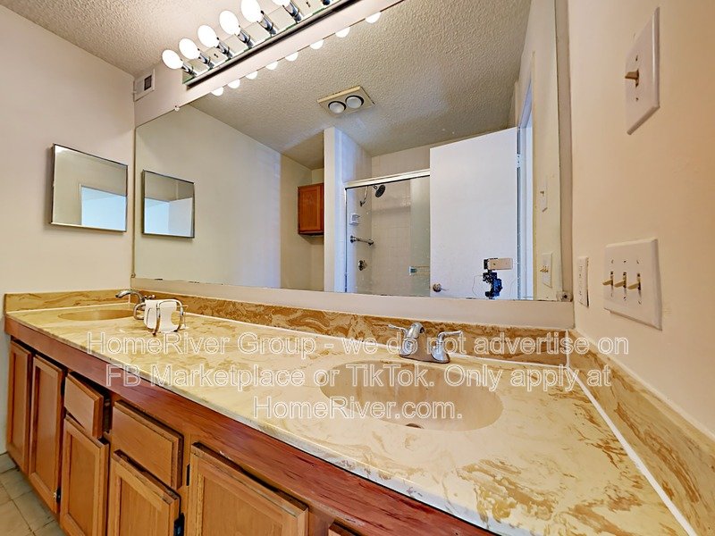 Gorgeous 2nd floor condo near Northpark Mall. property image
