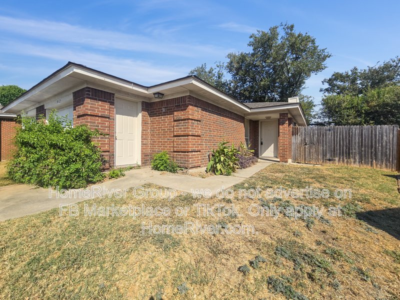 Darling 3/2 duplex!! property image