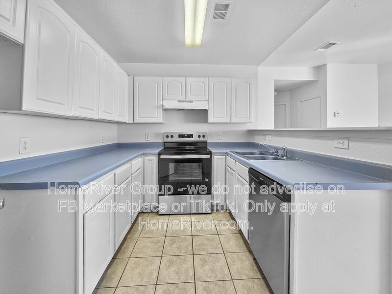 Darling 3/2 duplex!! property image