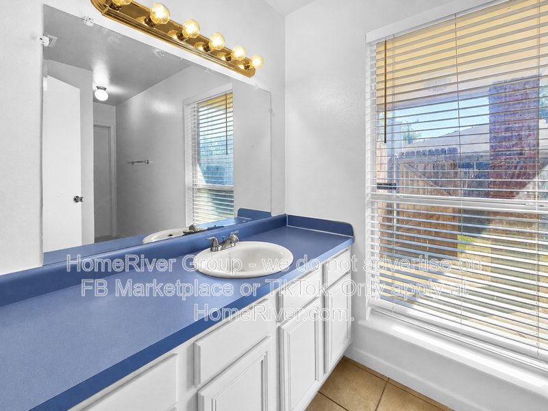 Darling 3/2 duplex!! property image