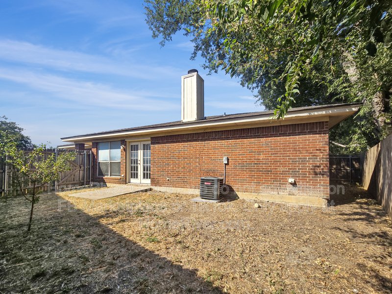 Darling 3/2 duplex!! property image