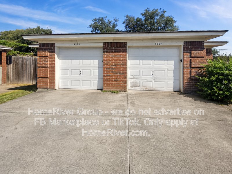 Darling 3/2 duplex!! property image