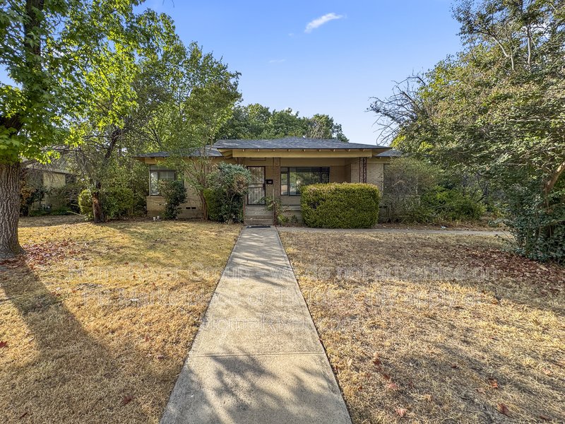 Spacious Yard | Covered Porch | New Paint | Dallas ISD property image