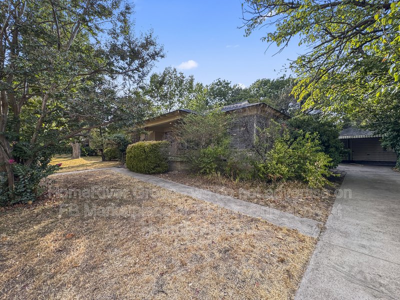 Spacious Yard | Covered Porch | New Paint | Dallas ISD property image
