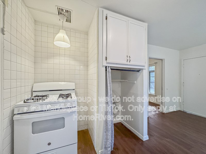 Spacious Yard | Covered Porch | New Paint | Dallas ISD property image