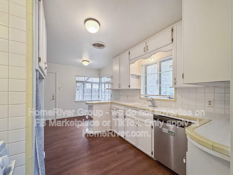 Spacious Yard | Covered Porch | New Paint | Dallas ISD property image